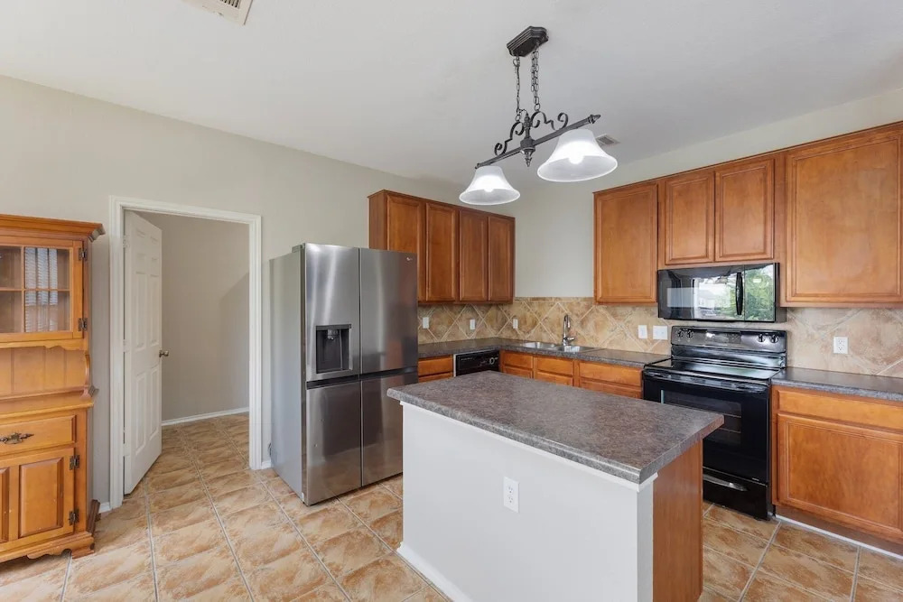Colony Suite - Round Rock