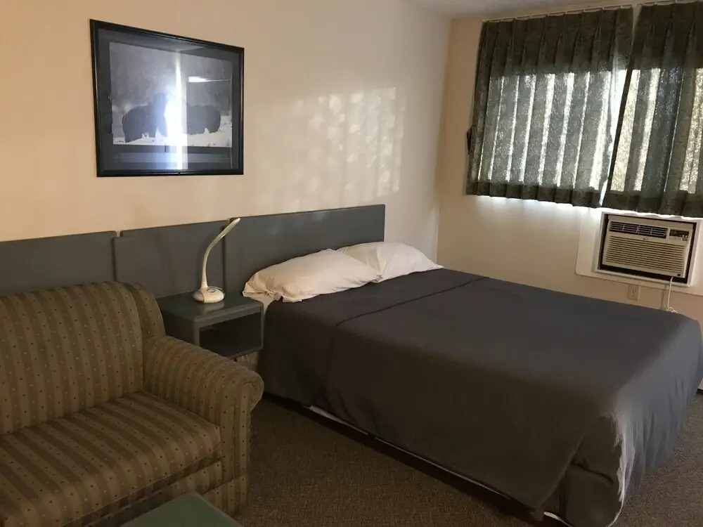 Plains Motor Inn