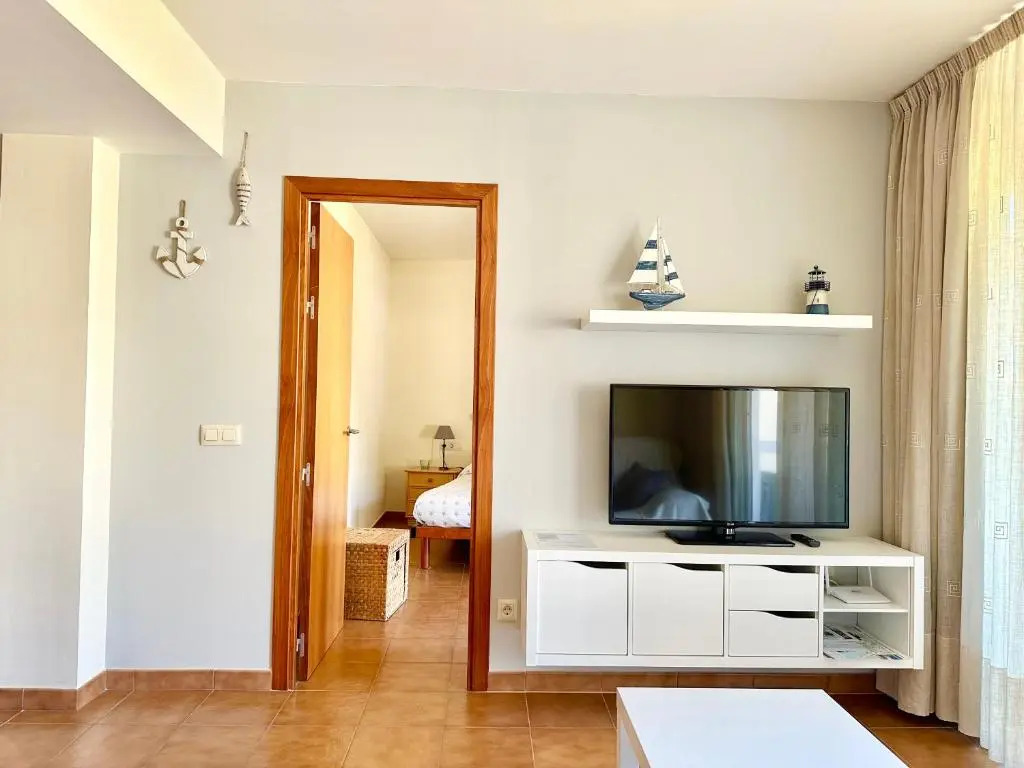 NEW! Apartamento con piscina y balcón a 2 minutos de la playa. WI-FI