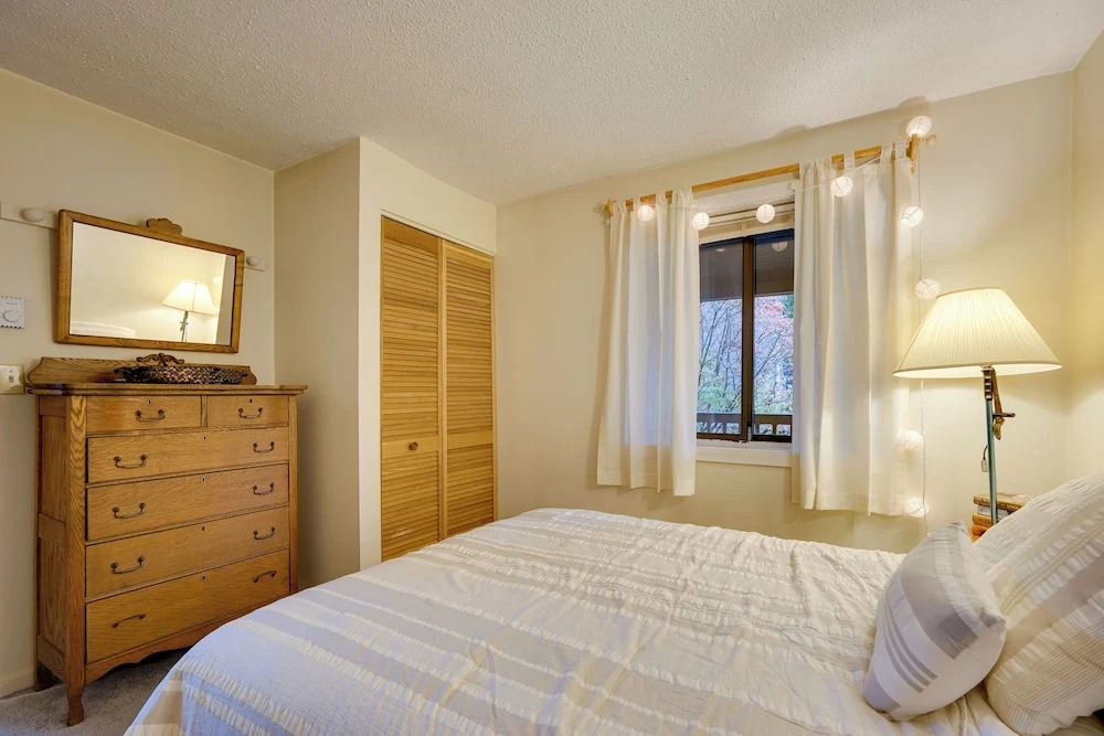 Dover Condo w/ Grill & Balcony: 3 Mi to Mt Snow!