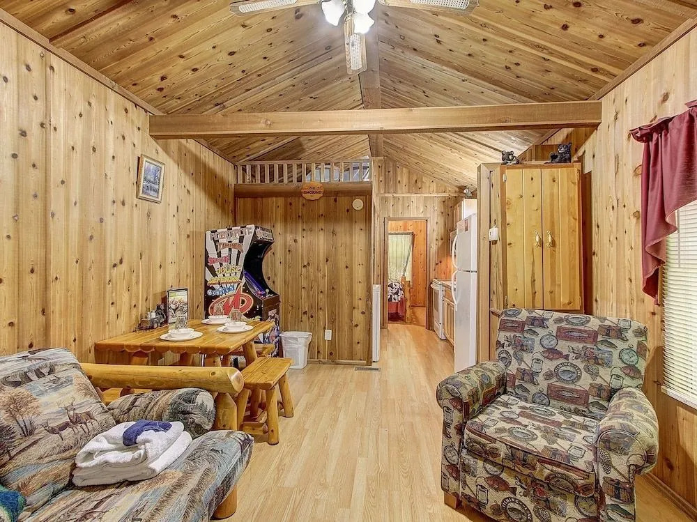 A Cherry Bloom 1 Bedroom 1 Bathroom Cabin
