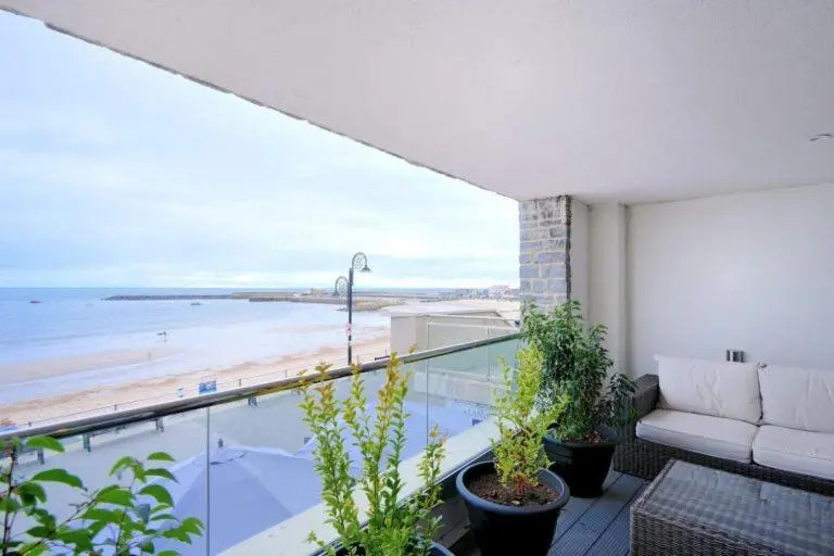 Largigi offering two amazing panoramic sea front apartments
