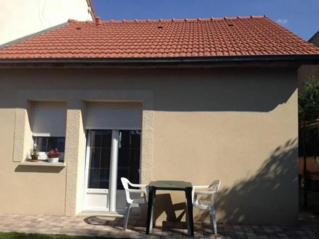 Charmant Gîte à Étain, Tout Inclus, Proche Verdun avec Terrasse et Parking - FR-1-585-3