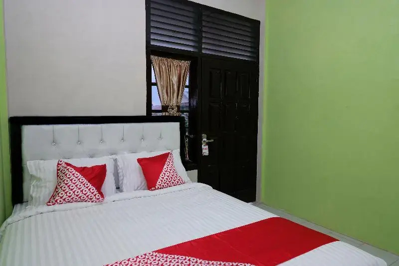 Steze Kost By OYO Rooms