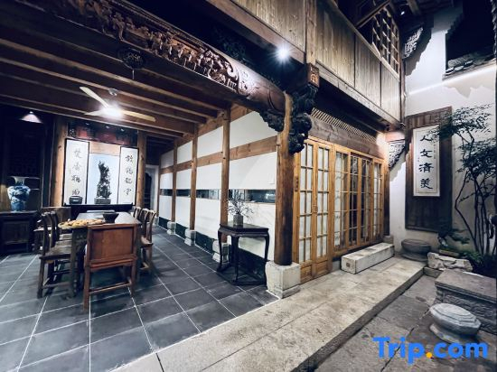 Fangcun Zhijian Inn (Taohuatan Scenic Spot)