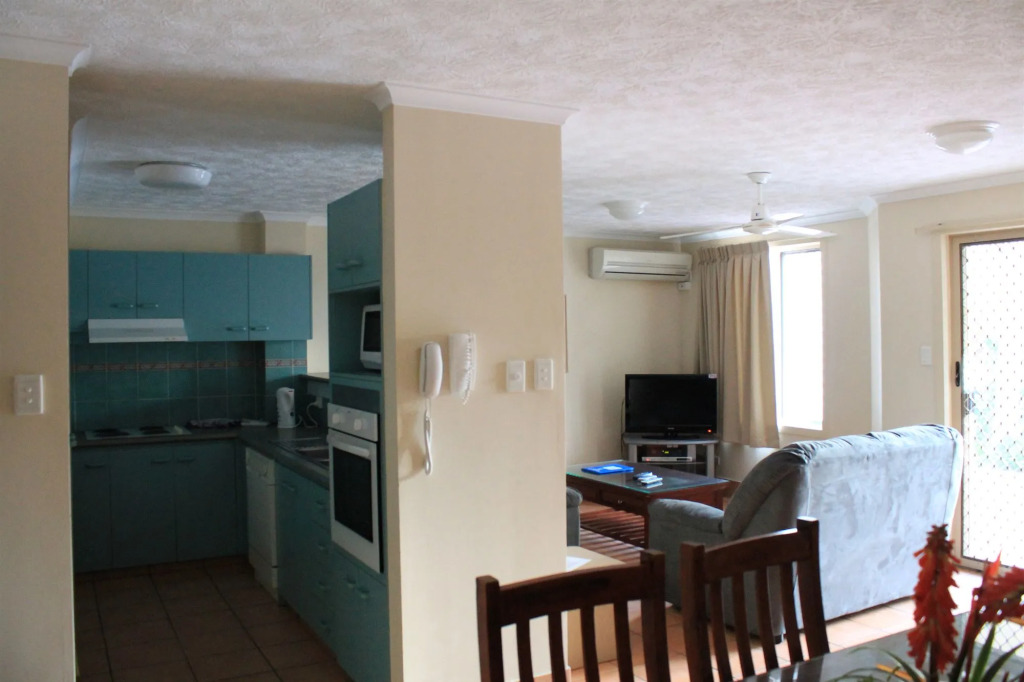 Sunsetcourt Budget holiday apartments surfers paradise