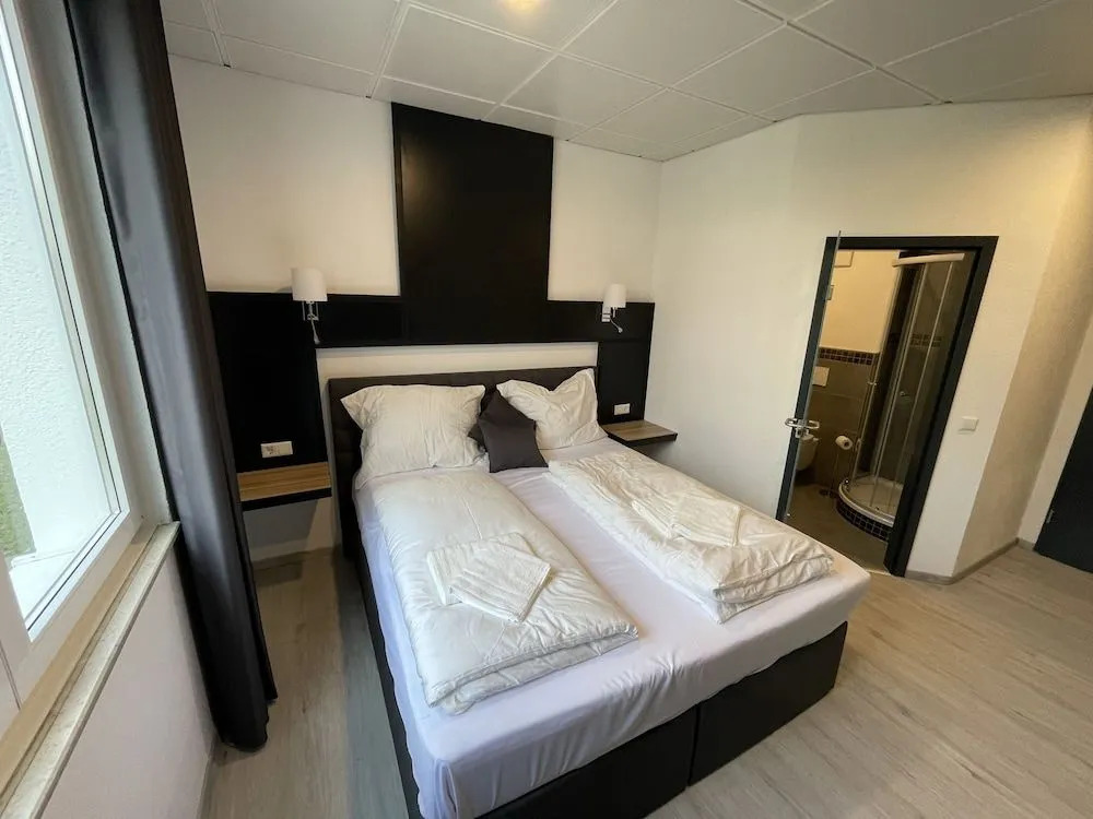 Yebs Hotel