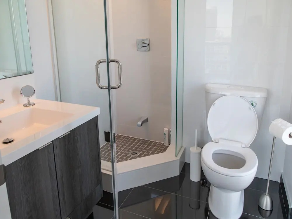 Modern 2 Bedroom Yonge and Eglinton Condo