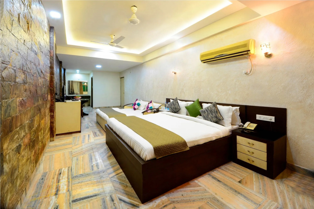Hotel Ashish Palace
