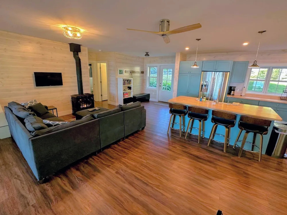 91wr Lake Vibes and Views at This Waterfront Home in the White Mountains