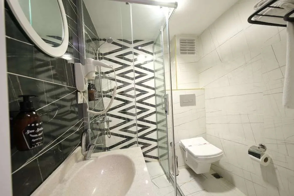 Eniza Hotel