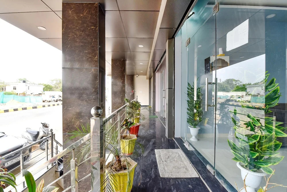 Fabhotel Sarvika