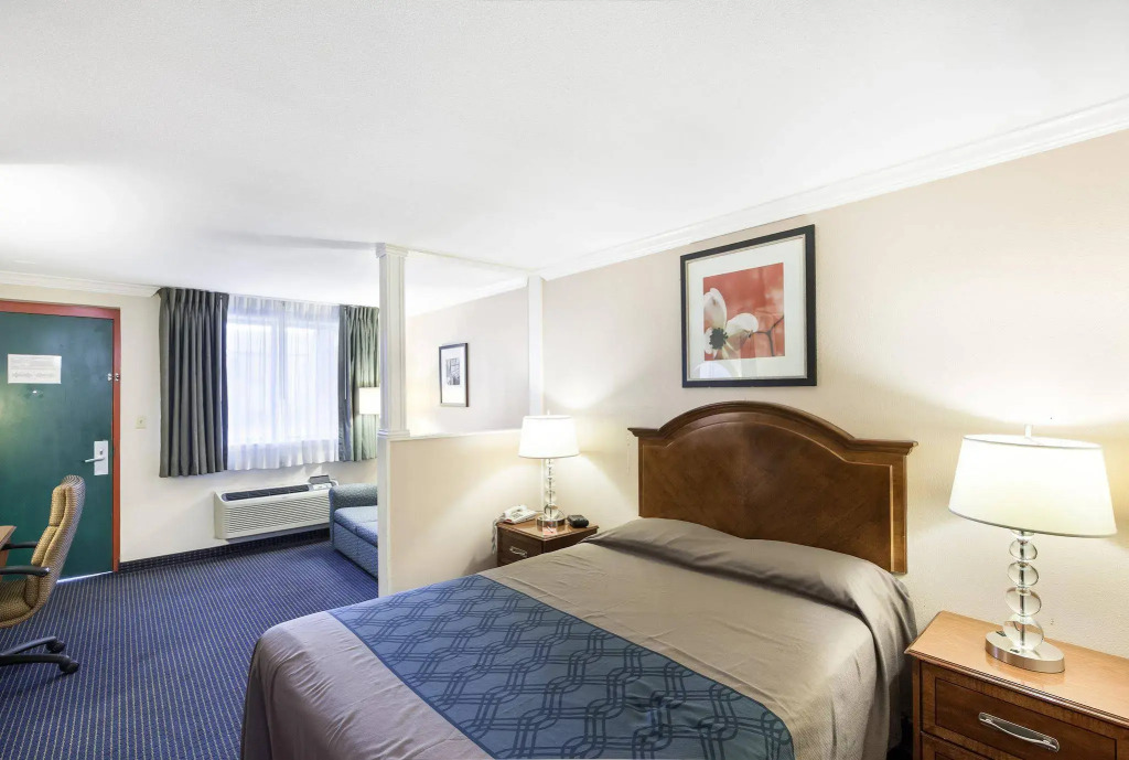 University Inn & Suites