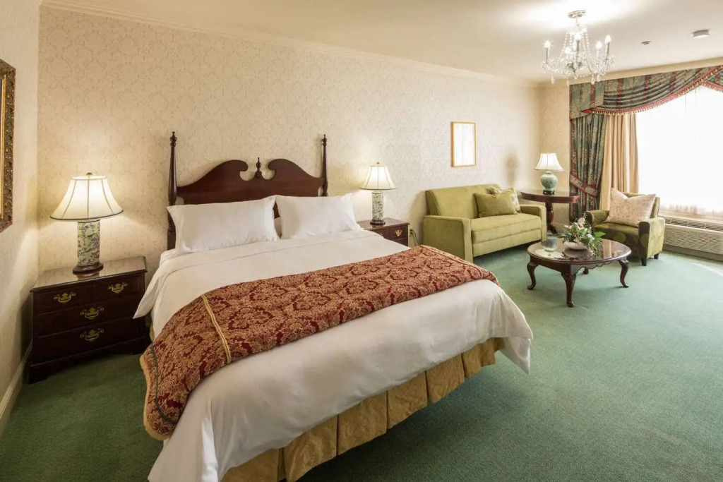 Bristol Hotel, Boutique Collection