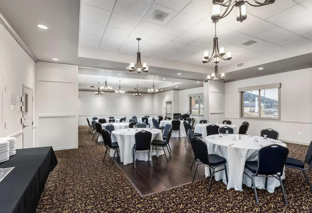 Prestige Radium Hot Springs Resort, WorldHotels Crafted