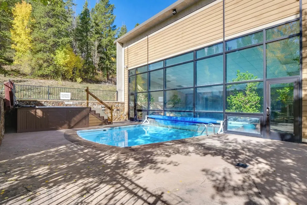 Half-mi to Main Street Breck: All-season Escape