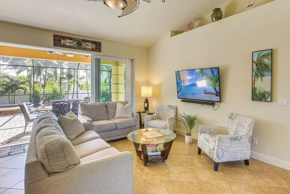 Saltwater Pool & Spa! Tropical Cape Coral Retreat