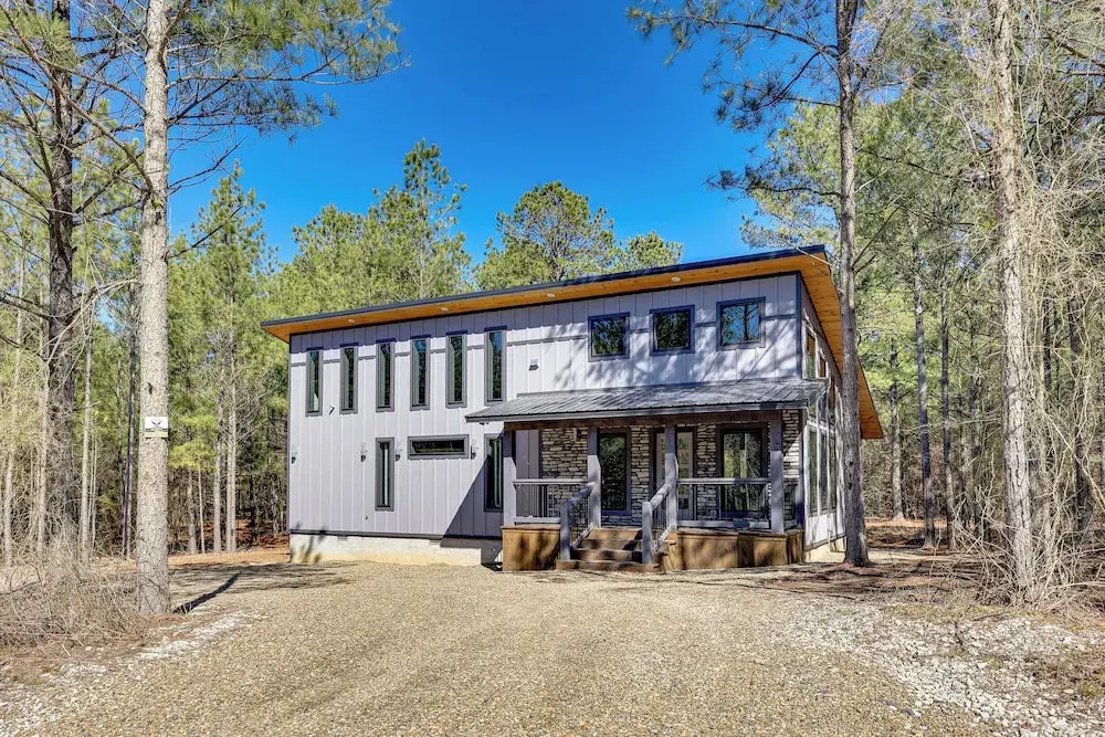 Near New Casino: Broken Bow Cabin w/ Hot Tub
