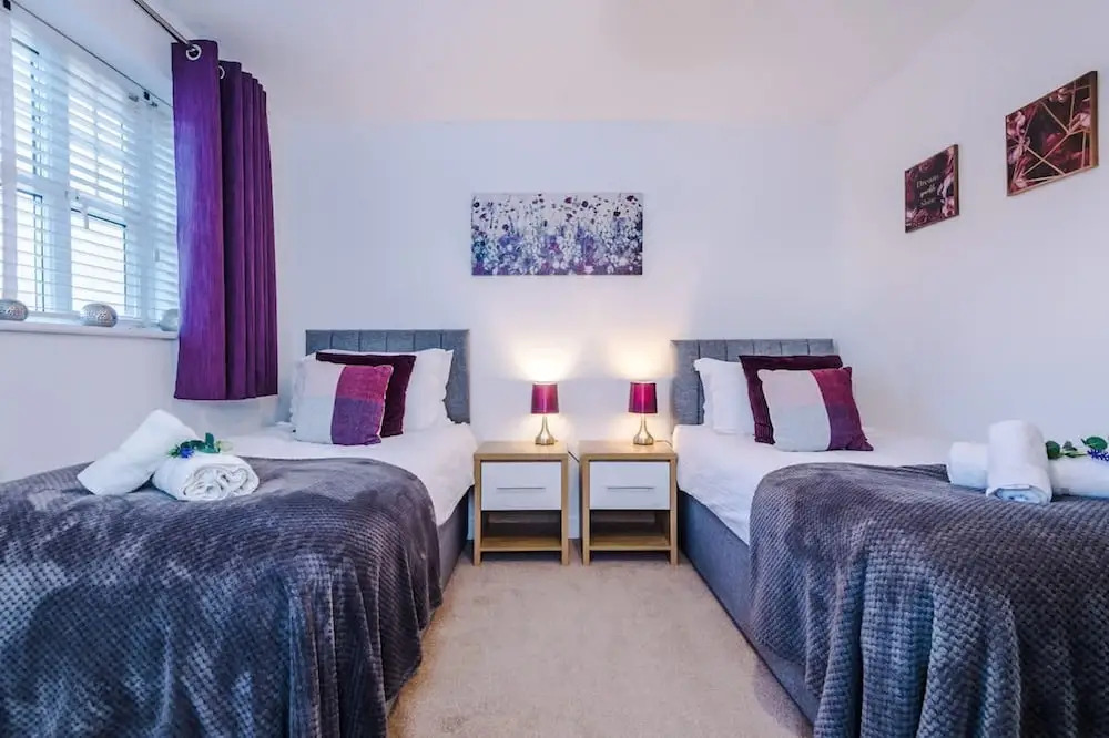 Modern House Ideal for Contractors Sleeps 8