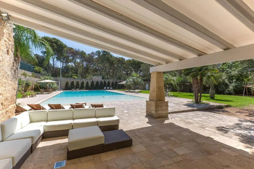 Villa a mare grande piscina, tennis, calcetto m750