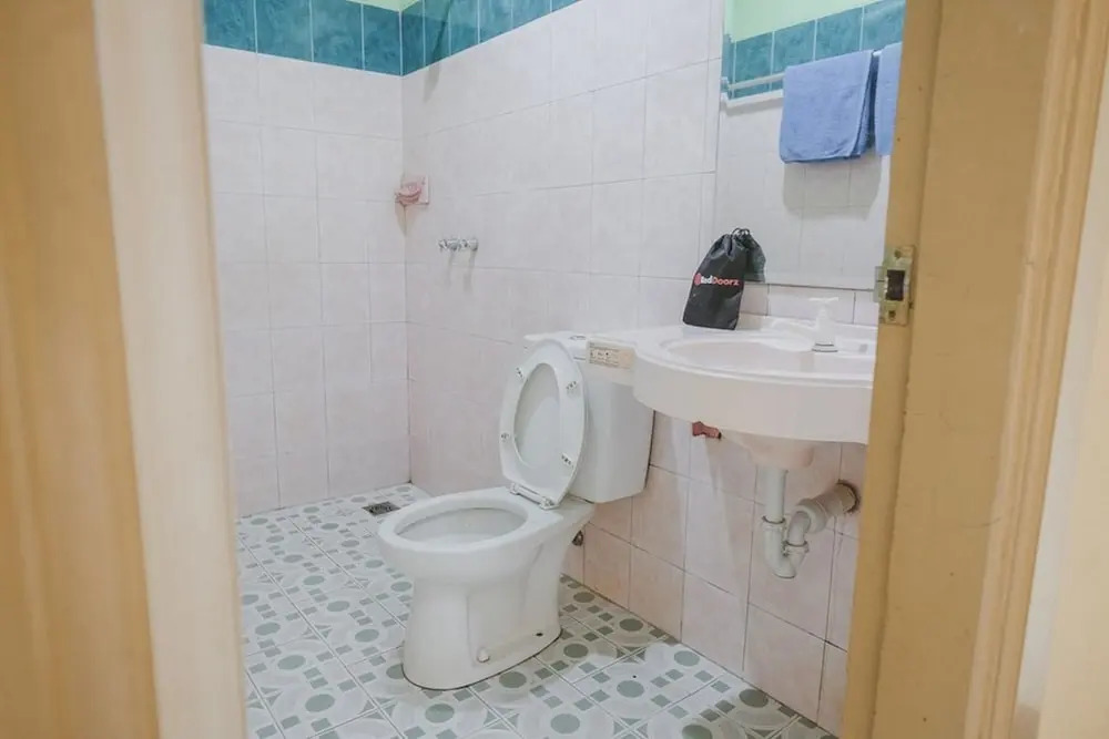 RedDoorz Plus near Tugu Tari TheHok Jambi