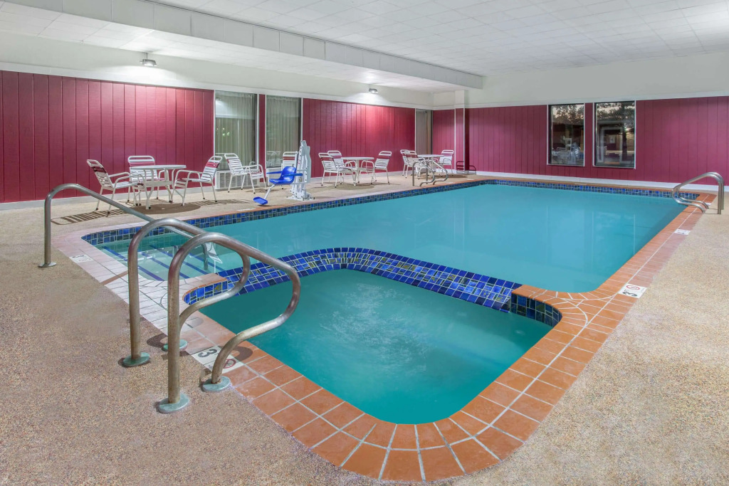Days Inn & Suites by Wyndham Mt Pleasant