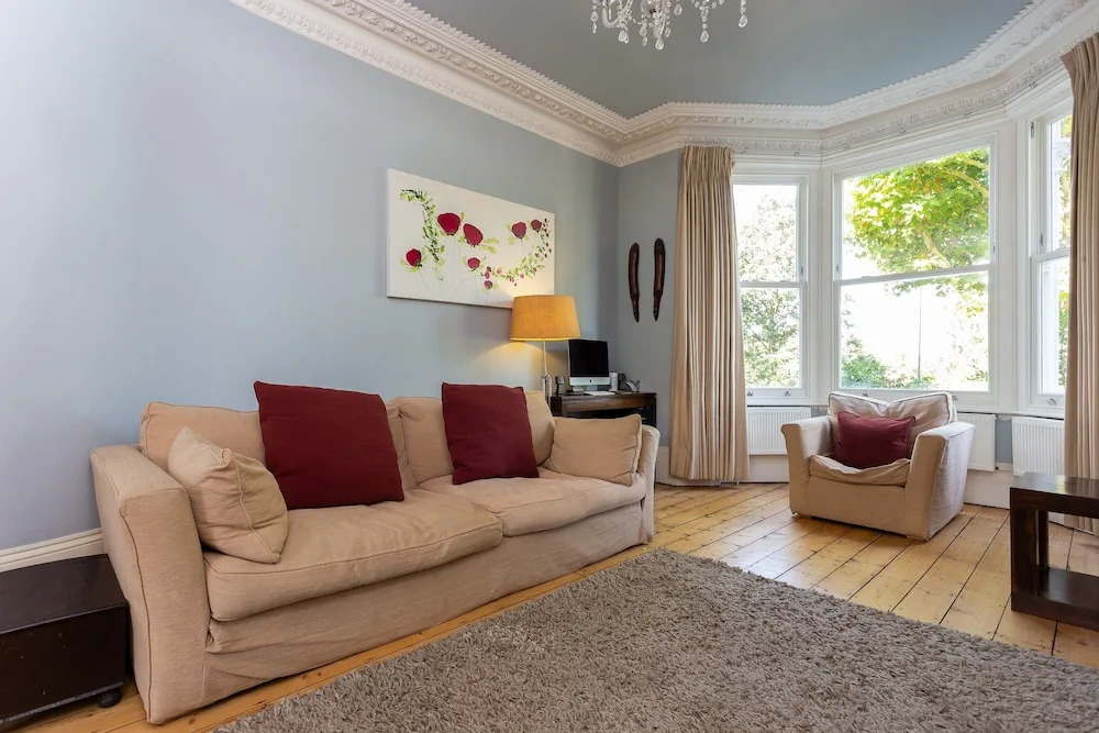 4 Bedroom Home In South London