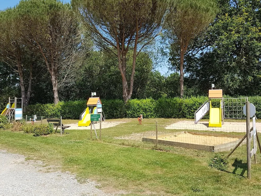 Bungalow With 2 Bedrooms in Commequiers, With Pool Access and Terrace - 27 km From the Beach