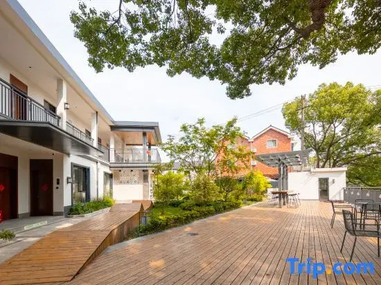 Floral Hotel·Qingfeng Shiguang Hotel ( Shanghai Fengjing Ancient Town Store)