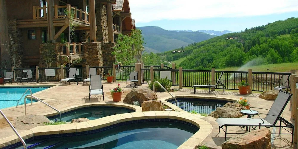 Bearpaw D1 4 Bedroom Condo by RedAwning