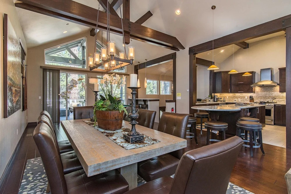 Ski-centric 4br W/ Hot Tub 4 Bedroom Home