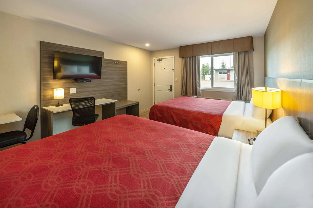Econo Lodge Inn & Suites