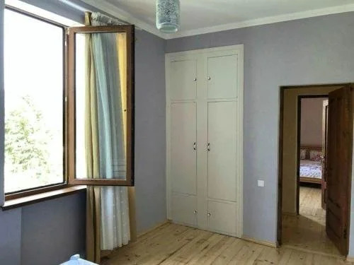 Guest House on Saakadze St. 36