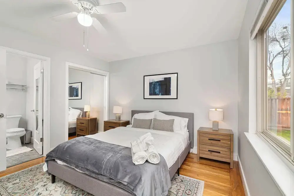 Marbella Lane Impeccable 3BR Delightful Escape