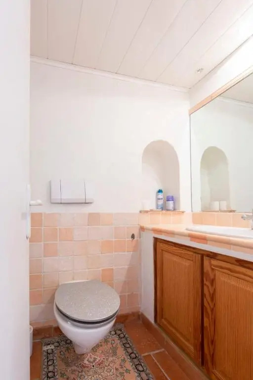 Large spacious 2 BDR apt heart of Antibes 300 meters from beach