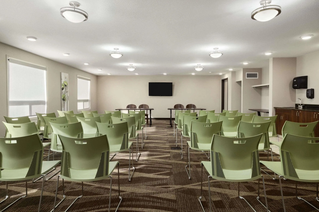 Home Inn and Suites Lloydminster