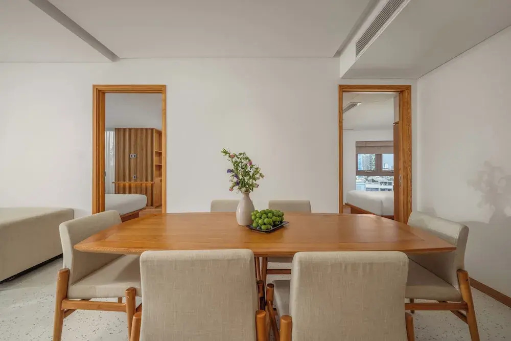 Vernal hotel & Apartment office