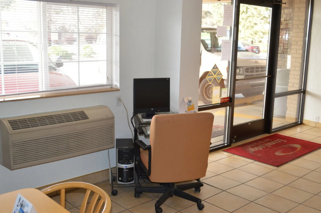 Econo Lodge & Suites Spokane