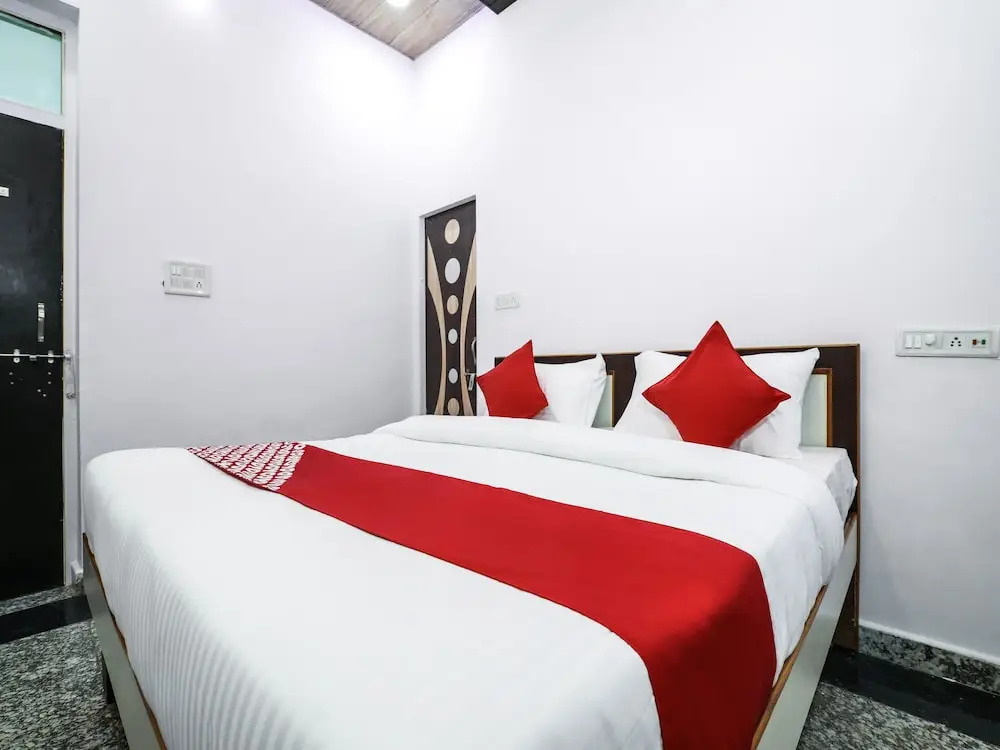 OYO 15243 Hotel Gulab Resort