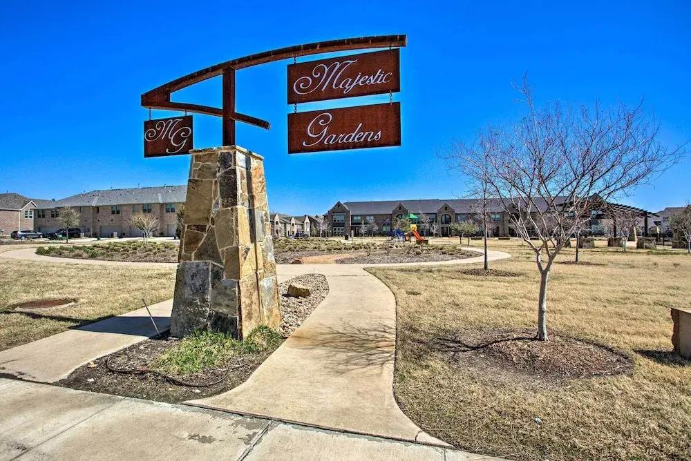7 Mi to Lewisville Lake: Family Townhome in Frisco