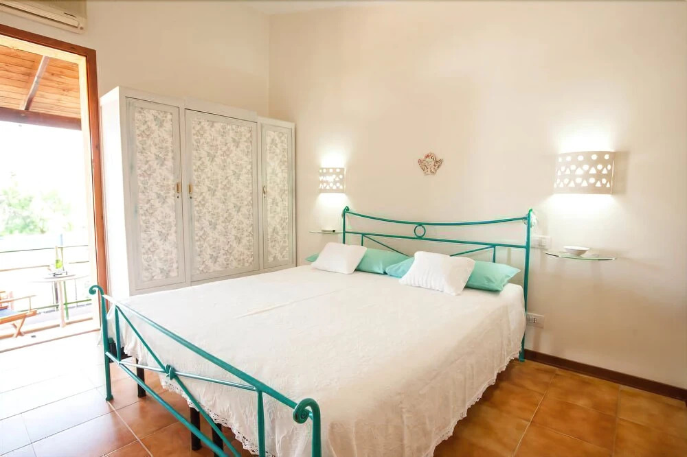 Strelitzia Holiday House
