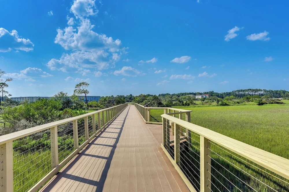 Resort Amenities & Beach Access: Hilton Head Condo
