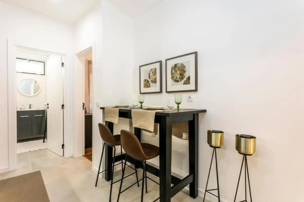 Elegant 2 Bedroom Apartment in Iconic Alfama!