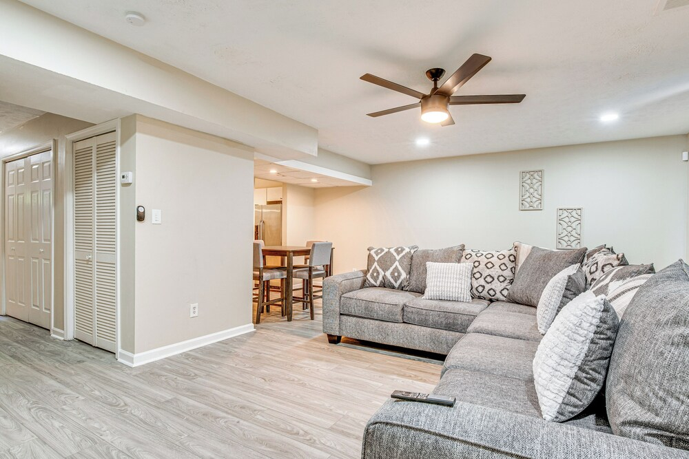 Welcoming Townhome: 1/2 Mi to Downtown Smyrna