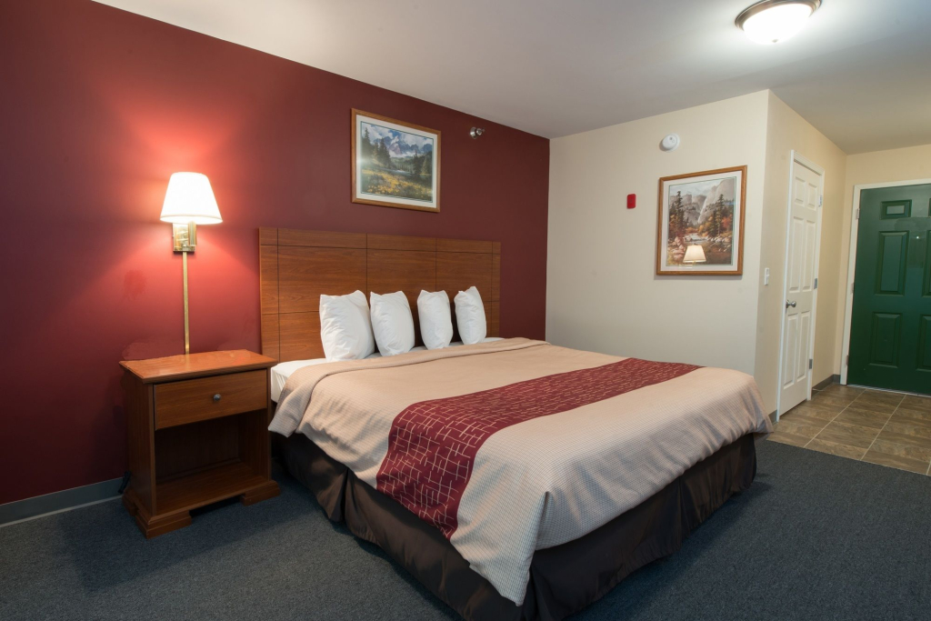Red Roof Inn & Suites Dickinson