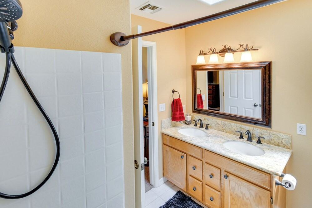 ~ 5 Mi to Beach & Golf: Lake Havasu City Home