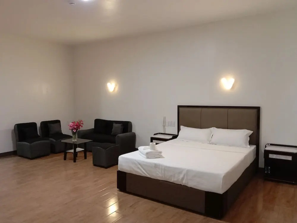 Meaco Royal Hotel- Lucena