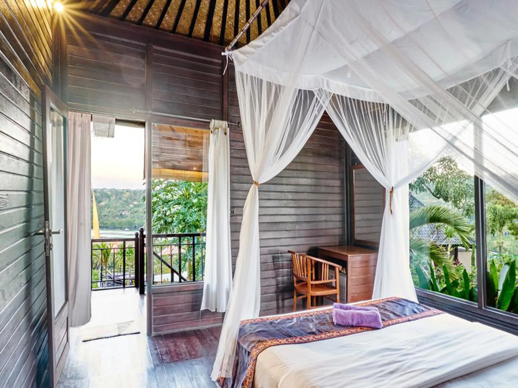 Sunrise Huts Lembongan