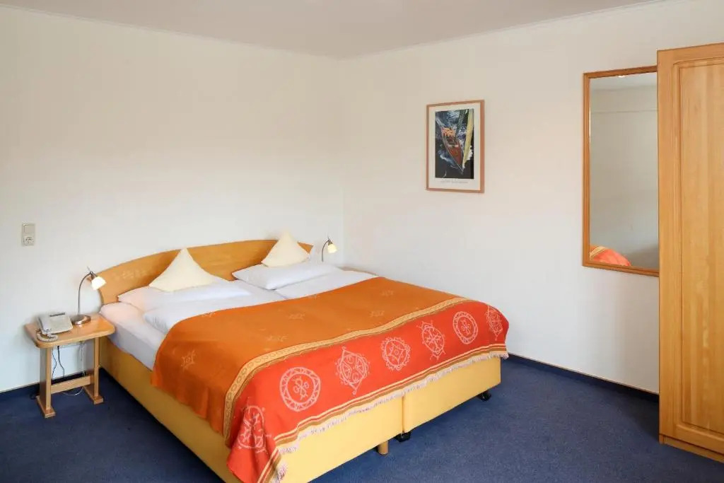 Hotel Am Segelhafen & Free Parking