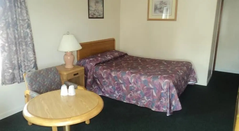 Oasis Motel by The Falls